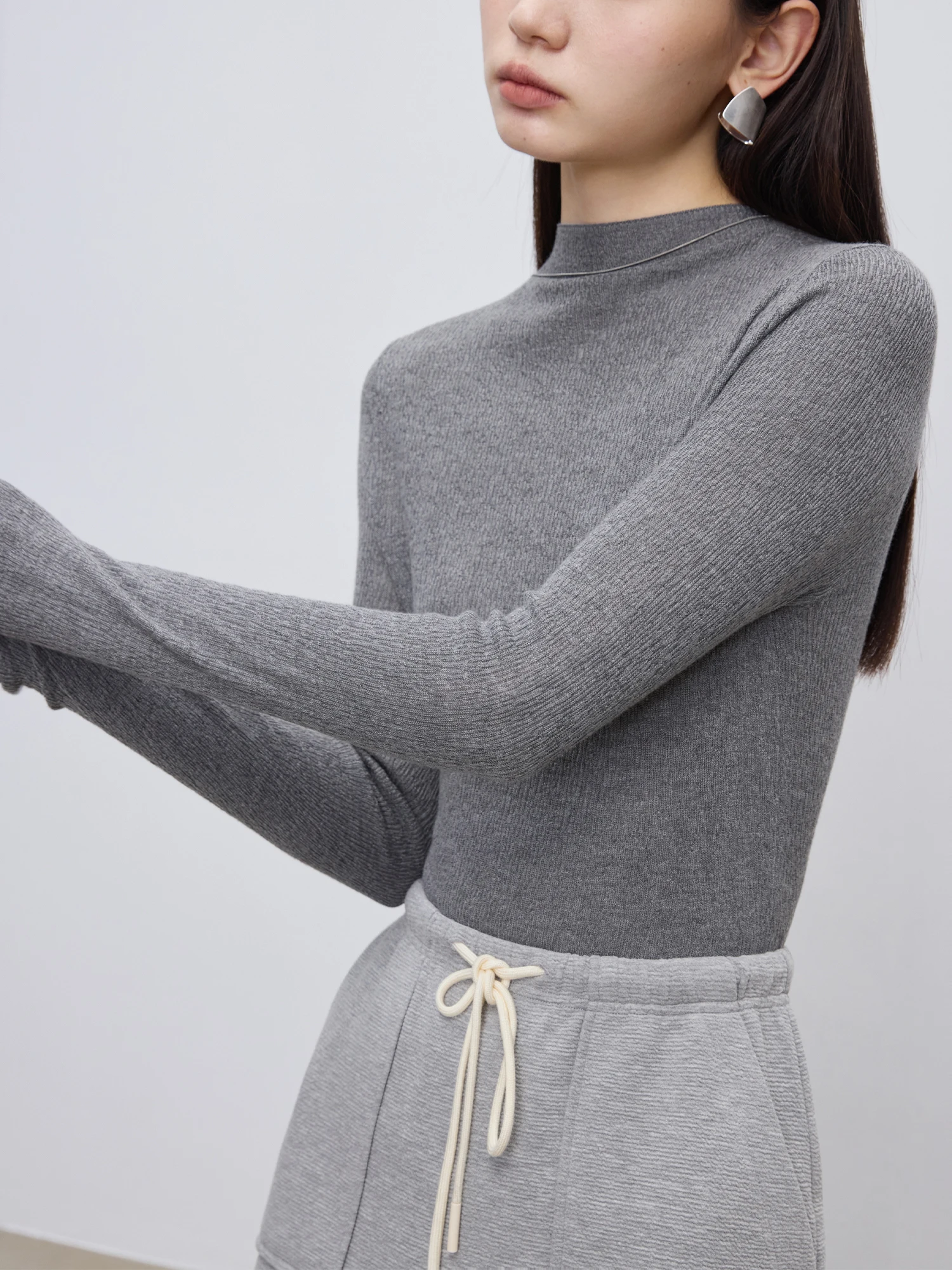 

ZIQIAO Petite Size 7.4% Wool Half High Neck Knit Sweater For Women 2024 Autumn Winter New Design Pullover Thin Sweater 24ZQ94142