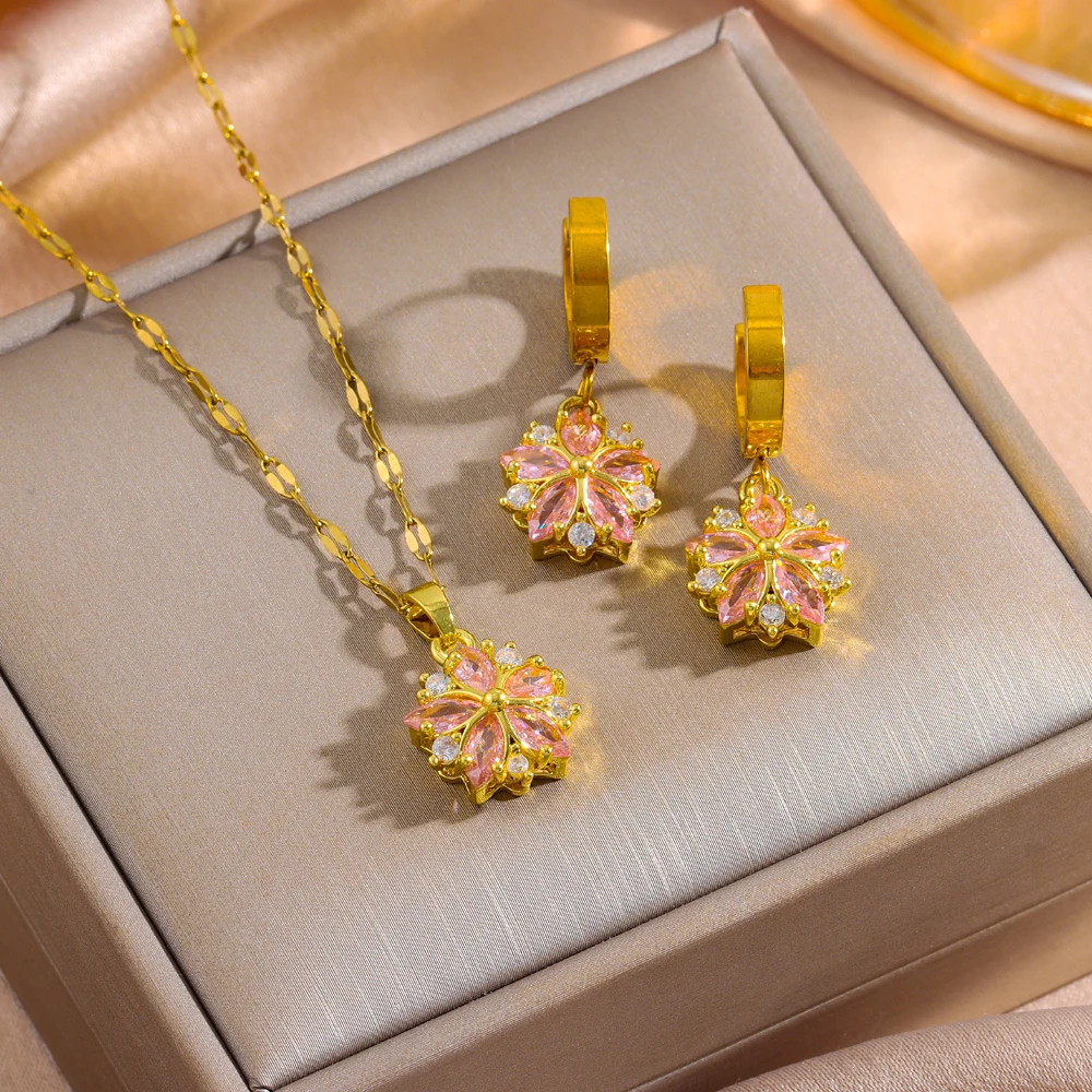 Niedliches, romantisches rosa Sakura-Halsketten- und Ohrring-Set für Damen, luxuriöses 18K vergoldetes Schmuckset, sexy Schlüsselbeinkette, Geschenk für Mädchen.