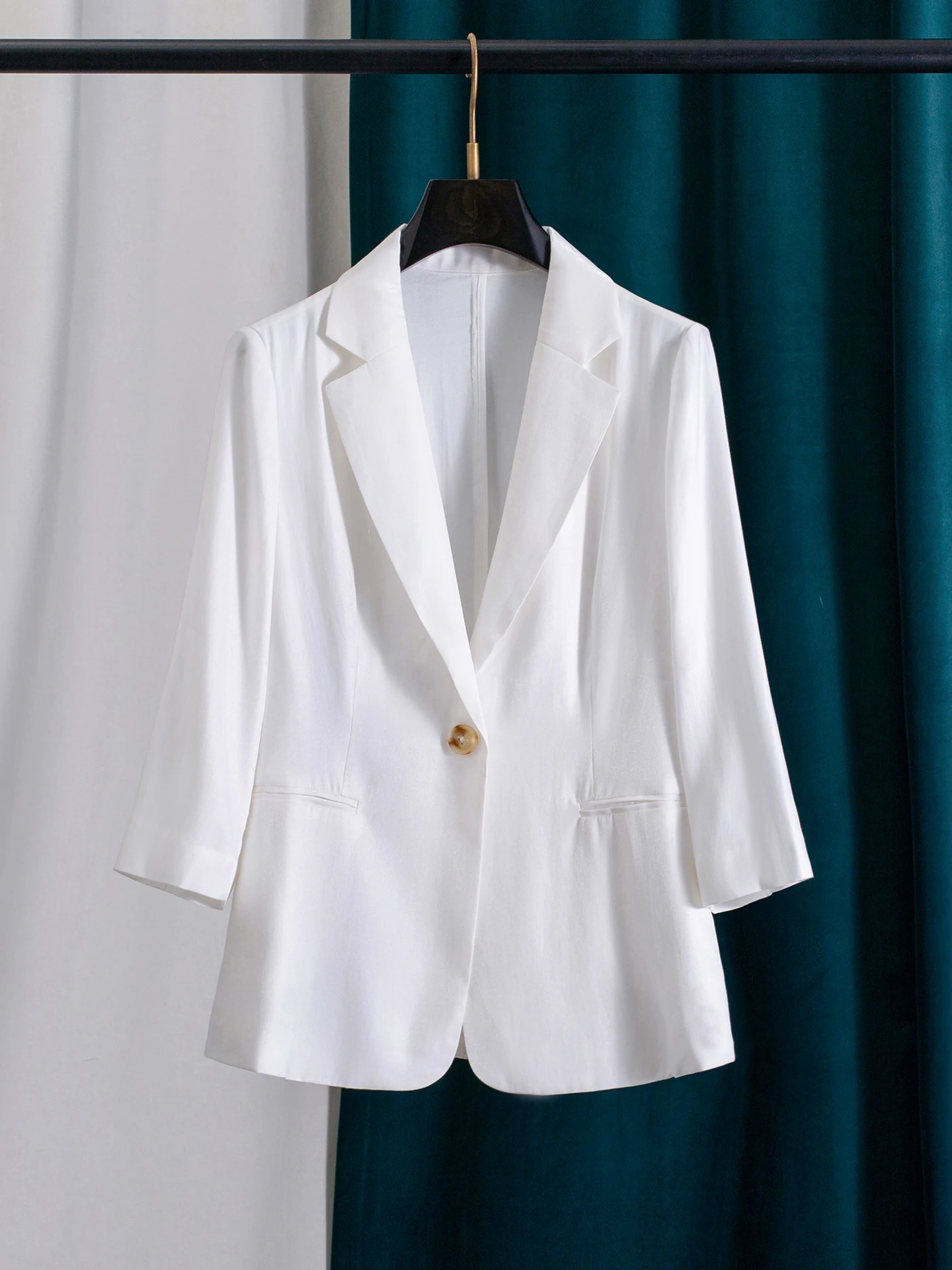 

Elegant Minimalist White Silk Suit Jacket Women's Summer Thin Seven-Quarter Sleeve High Gloss Lustrous Commute Style Fashion