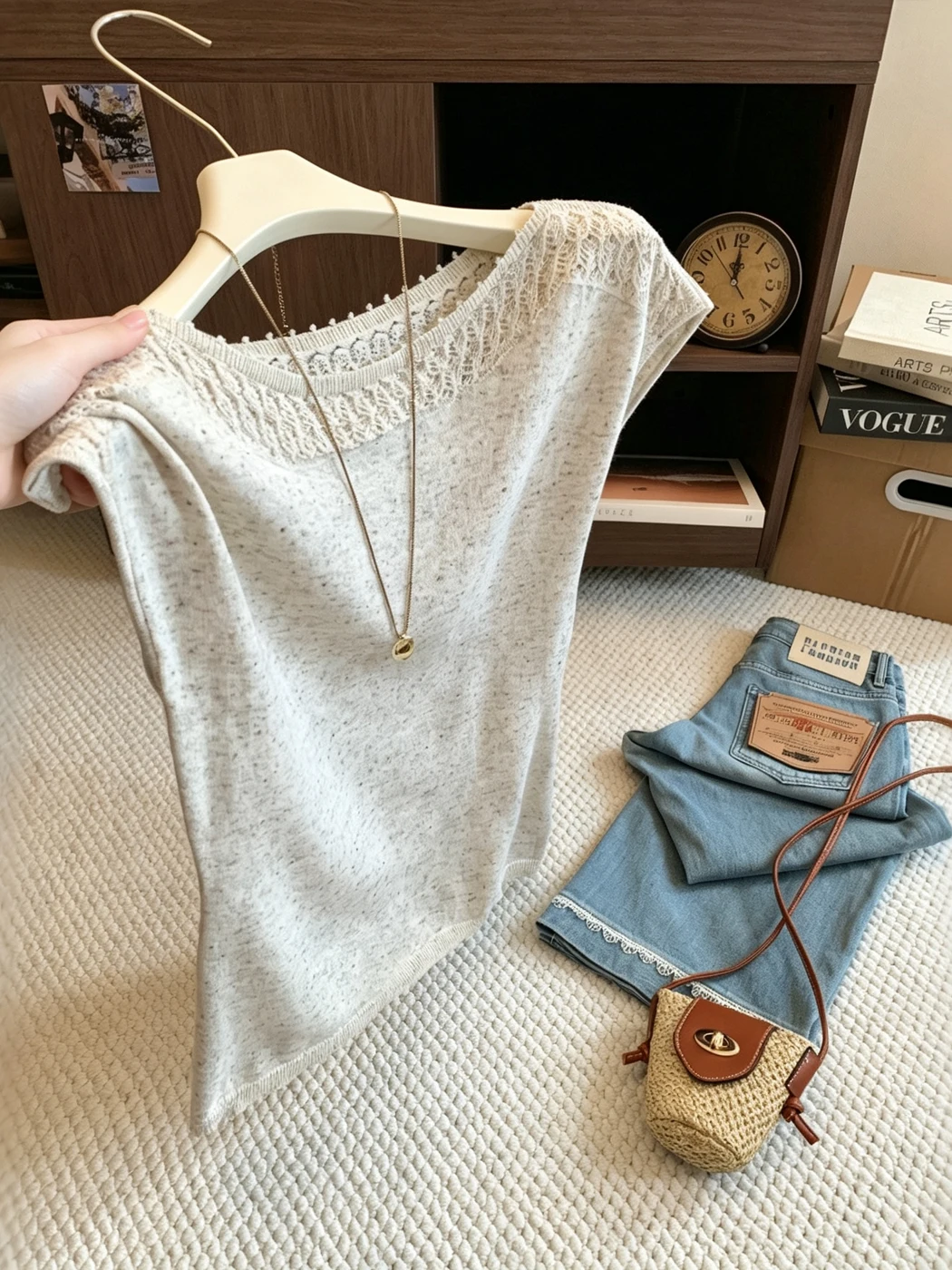 Elegant Floral Knitwear round Neck Sweater Women Early Autumn 2026 New Hollow out Slim Fit Small Flying Sleeve Top
