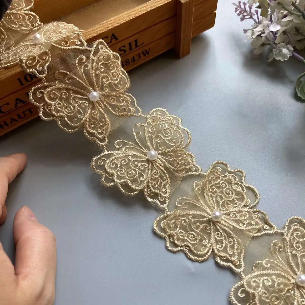 10pcs/lot Pearl Butterfly Flower Organza Embroidery Fabric Lace Trim Ribbon Clothes 3D Beading Flower Wedding Dress Applique