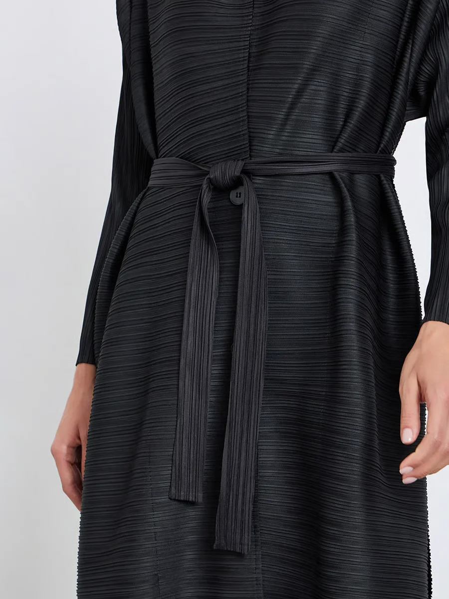 Falten Sie schwarz gestreift, plissiert, Abaya-Knopf-Design, Gürtel an der Taille, weicher Stoff, elegante Robe, 2022, trendig, lässig, Alltagskleidung, schickes Ensemble