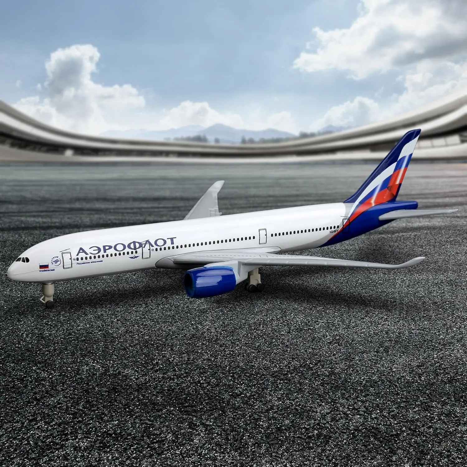 

20cm A350 Russia Airplane Model Toy Kit 1/300 Scale Diecast Metal Airplane Model with Stand For Collections and Displays or Gift