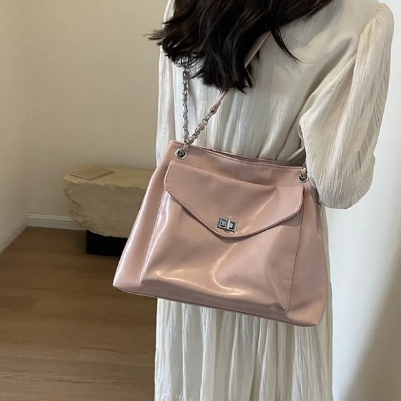 

Luxury Leather Diaper Bag for Women High-End Minimalist Commuter Tote Stylish Retro Crossbody Handbag Best Superstar Show