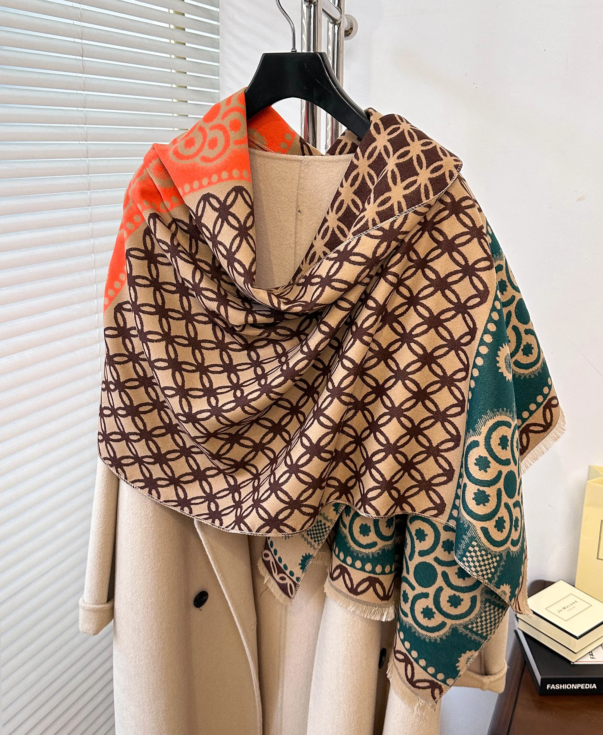 

2024, модный роскошный брендовый дизайнерский зимний женский шарф с принтом, кашемировый утолщенный теплый платок, шарфы из пашмины, пончо, женская накидка