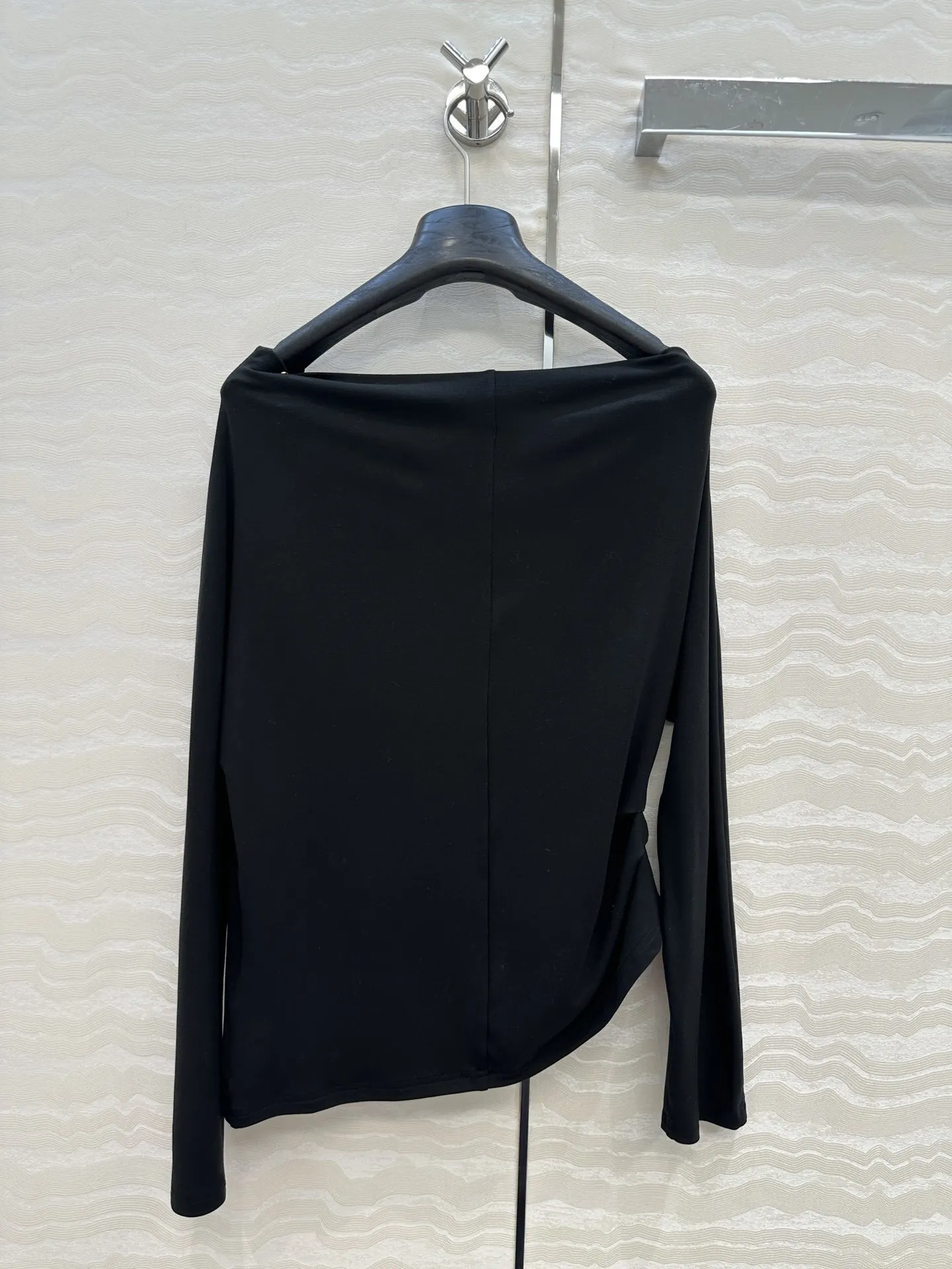 เสื้อยืดคอกลมผู้หญิงคุณภาพสูงแบบใหม่ ดีไซน์จับจีบช่วงเอว ทรงเข้ารูป แขนยาว ใส่ได้หลากหลายโอกาส