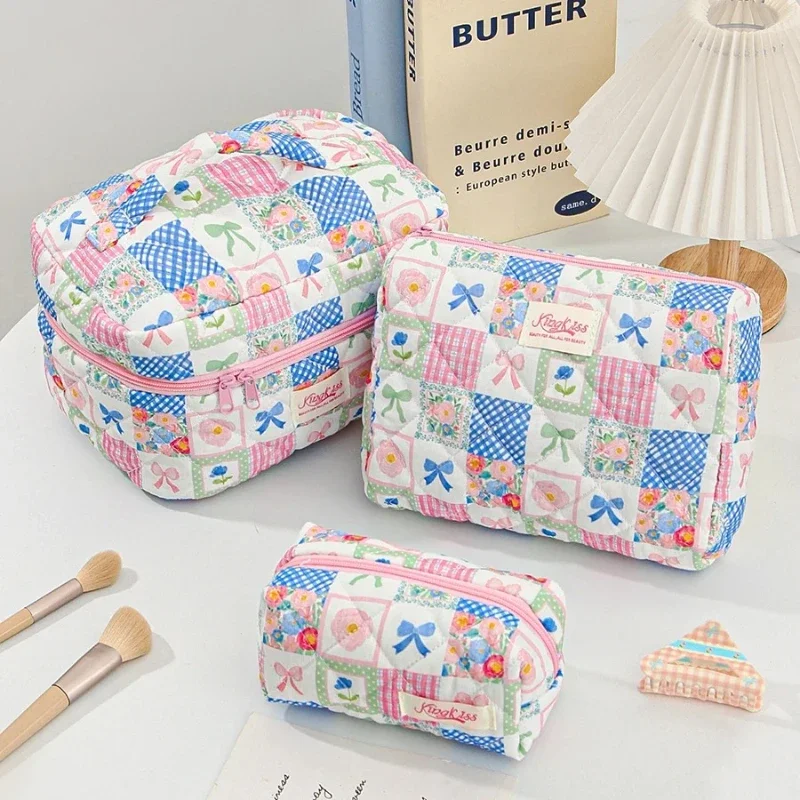 Quilted Floral Bow Makeup Bag, Desktop Miscellaneous Items, Classified and Organized Beauty Products, Travel Storage Bag