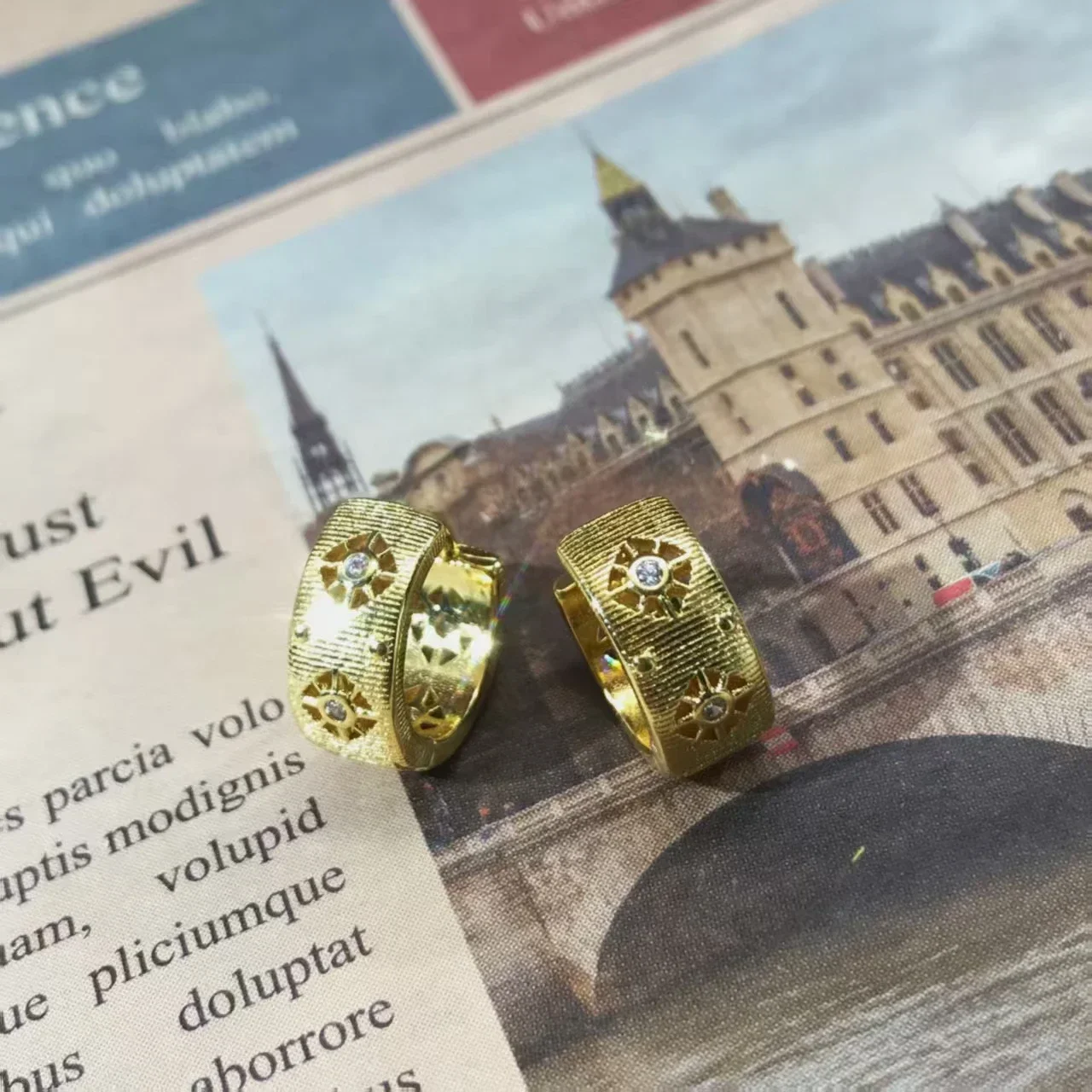 New Fashionable And Personalized Design Classic French Retro Hollow Out Octagonal Star Versatile Light Luxury High-End Ear Clip