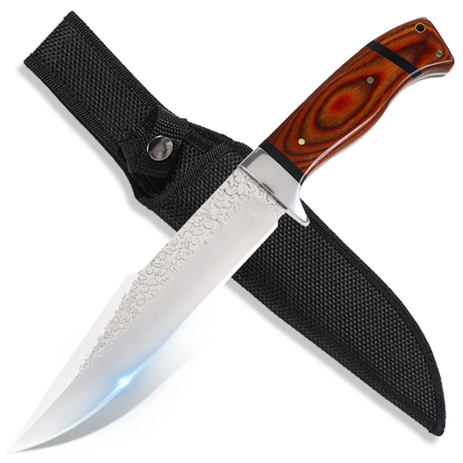 Nóż outdoorowy 29 cm, ostrze typu clip point z zakrzywieniem do góry, klasyczna ochrona dłoni, rękojeść z drewna padouk z motywem, klasyczny, naturalny, elegancki.
