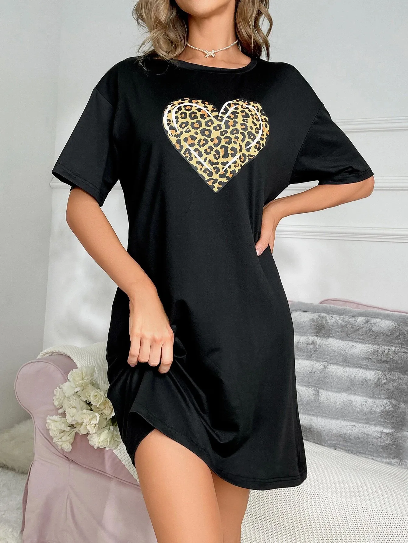 Women's Leopard Print Heart Pattern Casual Pajama Dress, Short-Sleeved Round Neck T-Shirt Dress, Comfortable Loungewear