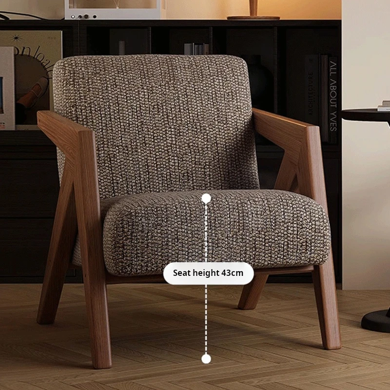 부드러운 패브릭 소재의 원목 프레임 암체어, 거실용 1인용 라운지 소파, 편안한 휴식 의자