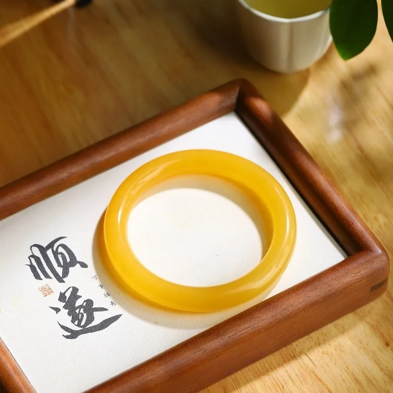 

Yellow Natural Stone Women's Ice Type Fashionable and Elegant Bracelet