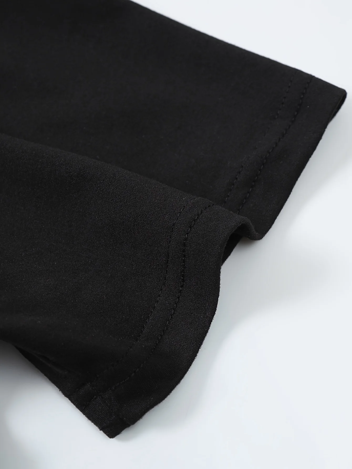 تي شيرت رجالي أنيق بكتف نحيف مع طباعة جسم مدمجة، تي شيرت أنيق برقبة دائرية وأكمام قصيرة