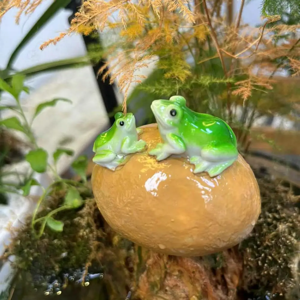 Vivid Frog Sculptures Set of 3 Miniature Frog Figurines for Garden Decor Realistic Weather-resistant Statues Adorable Plant