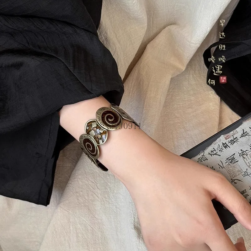 Y العصور الوسطى خمر الرجعية القديمة واسعة الحافة سوار الإناث المتخصصة تصميم شخصية الراقية اليد المجوهرات