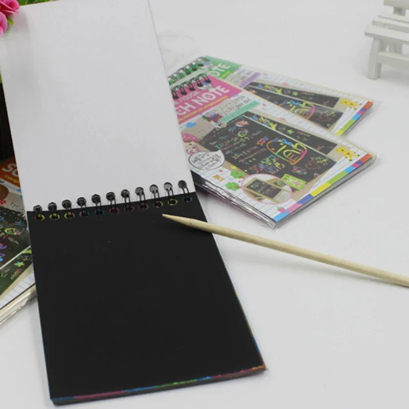 Magic Color Rainbow Scratch Paper Note Book, Caderno Preto, Brinquedos de Desenho DIY, Raspagem Pintura, Kid Doodle, Escritório, 10x14cm, 1Pc