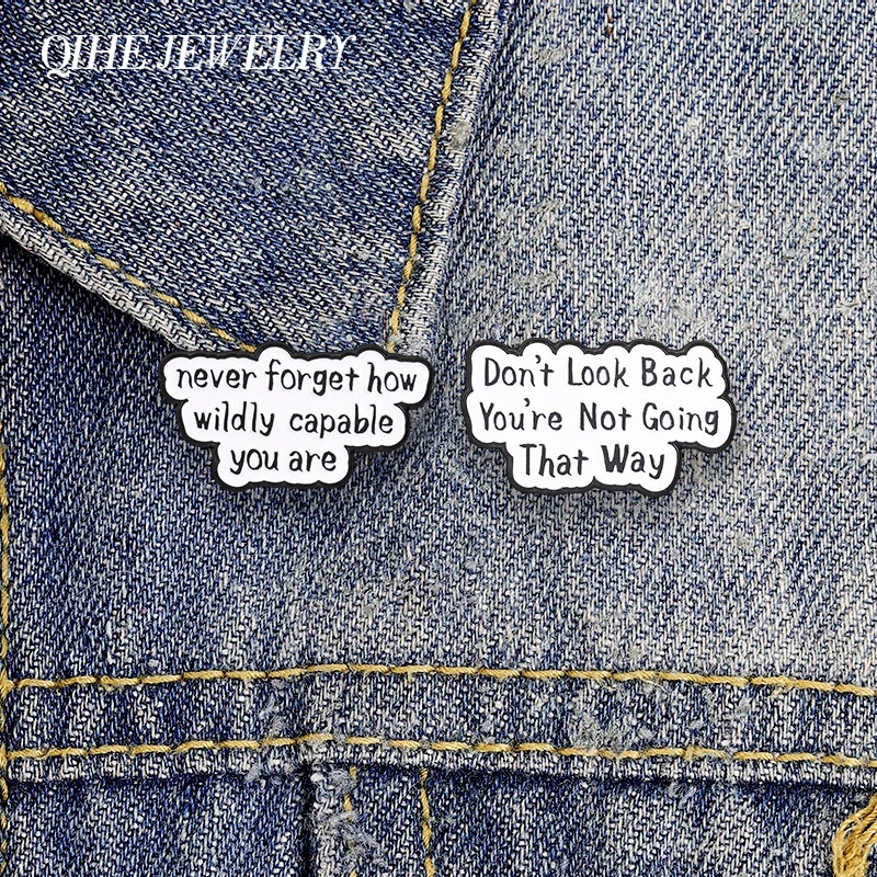 Broche en émail avec citation inspirante : "Ne regarde pas en arrière, ne t'oublies jamais à quel point tu es capable." Cadeau de bijoux simple pour sac ou revers.