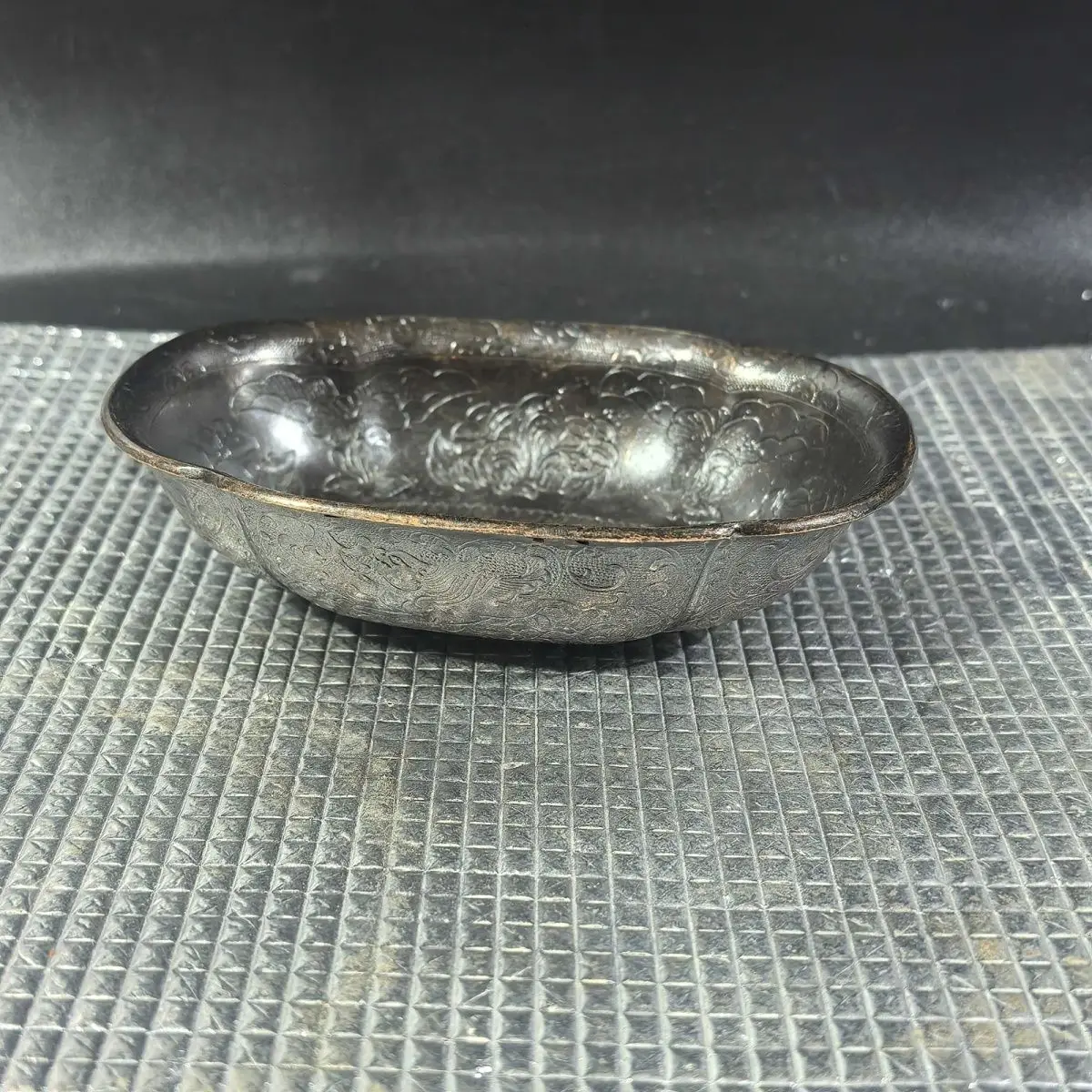 Wine ware feather cup ear cup ancient drinking silver wine glass engraved Hongyan Baoxiang flower ornament