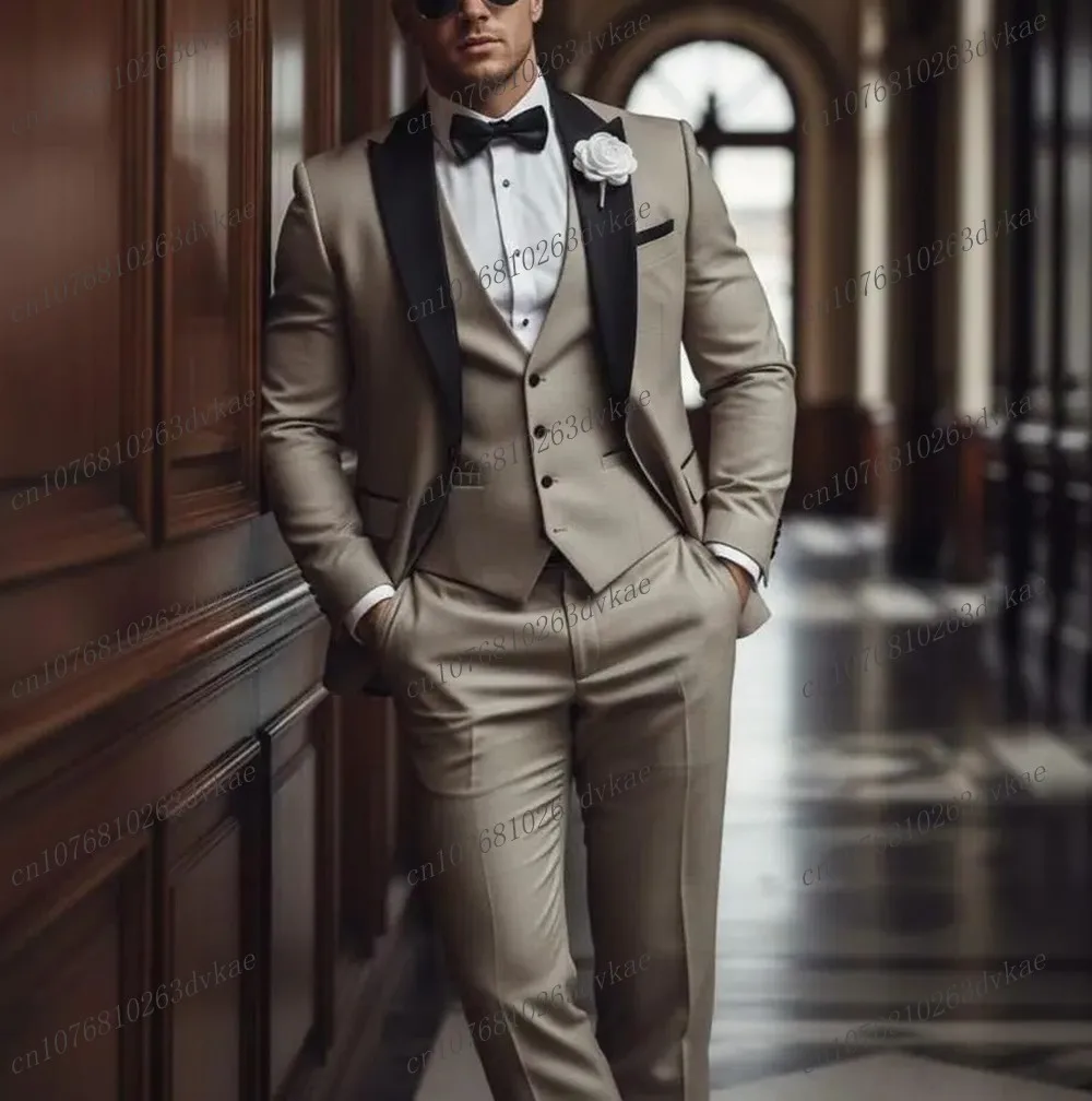 

Черный с грейшером костюм для мужчин: свадебный, торжественный, для жениха, свидетеля, выпускного, деловой. Мужской смокинг-тройка: пиджак, жилет, брюки.