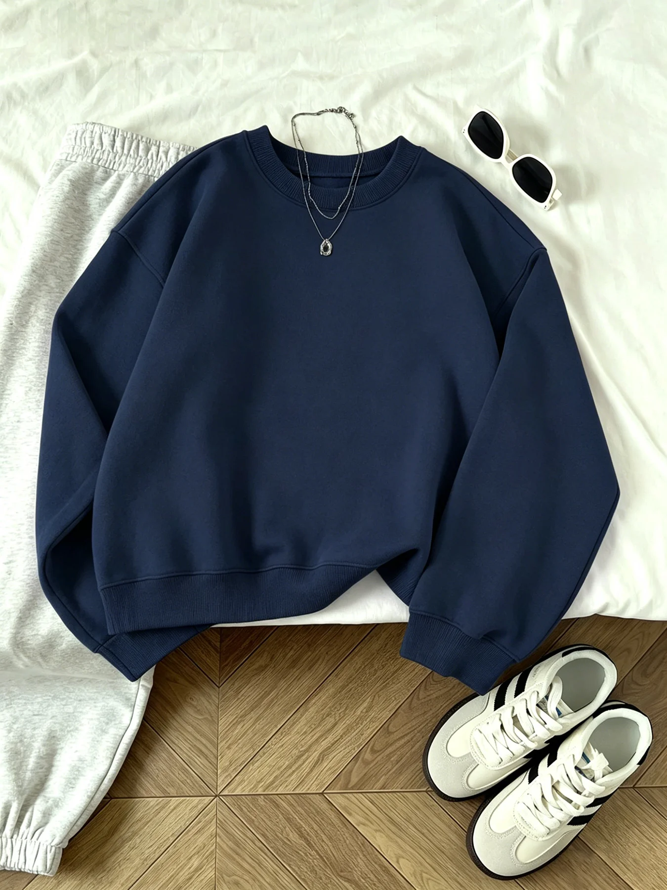 Im Ausverkauf: Neues, lockeres Damen-Sweatshirt mit Rundhalsausschnitt und langen Ärmeln im Street-Rock-Stil für Partys und Partnerlook – Detail 14