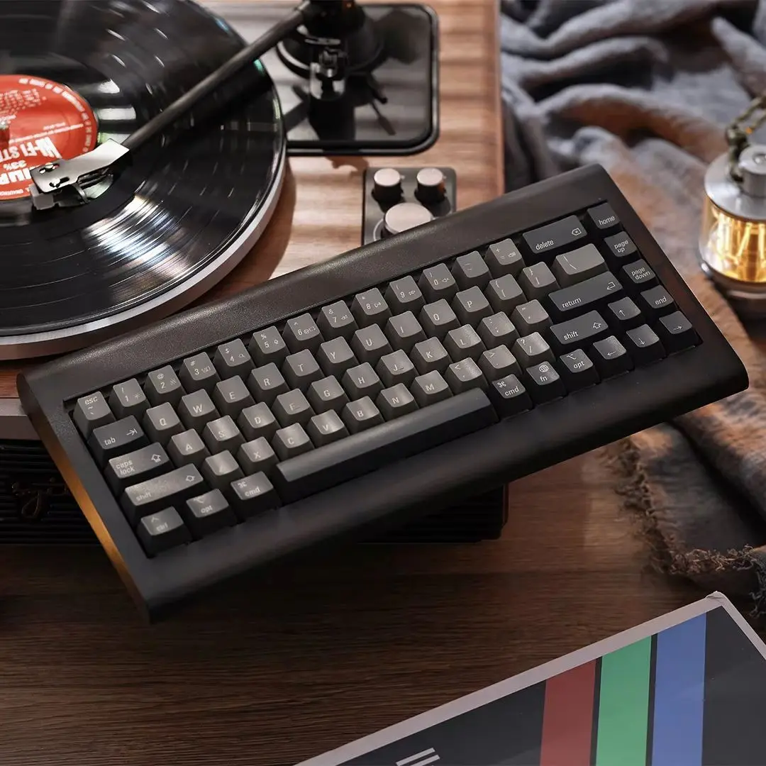 

Kataaa Model VI Translucent Black Wired Mode Version Hot Swappable PCB Retro Keyboard 68 Keys ABS VIA Support