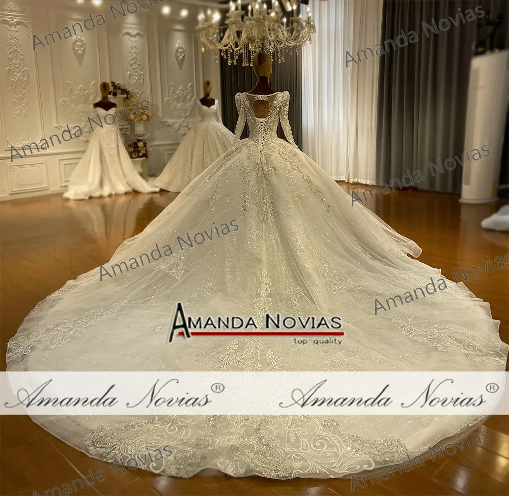 عرض ساخن NS5017 مخصص لعام 2026 فستان زفاف بتصميم جديد أصلي تصميم أماندا نوفيس