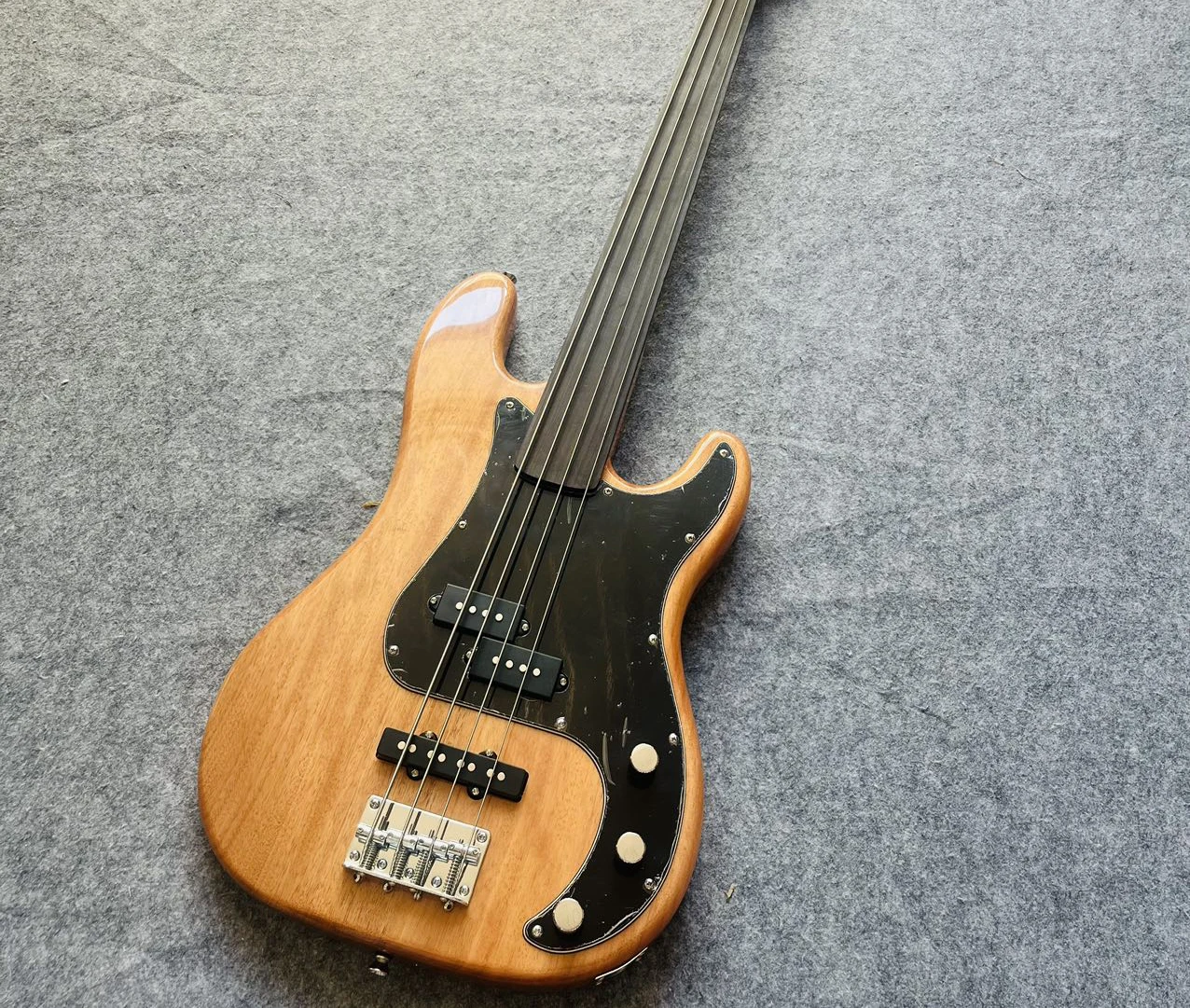 

2026 HOT Fretless 4-струнная бас-гитара, гриф из палисандра