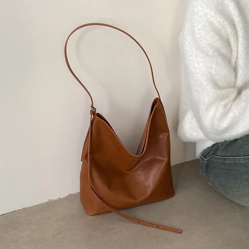 First Layer Vegetable Tanned Cowhide Bucket Bag Minimalist Retro Texture Leather Casual Commuter Shoulder Messenger Bag