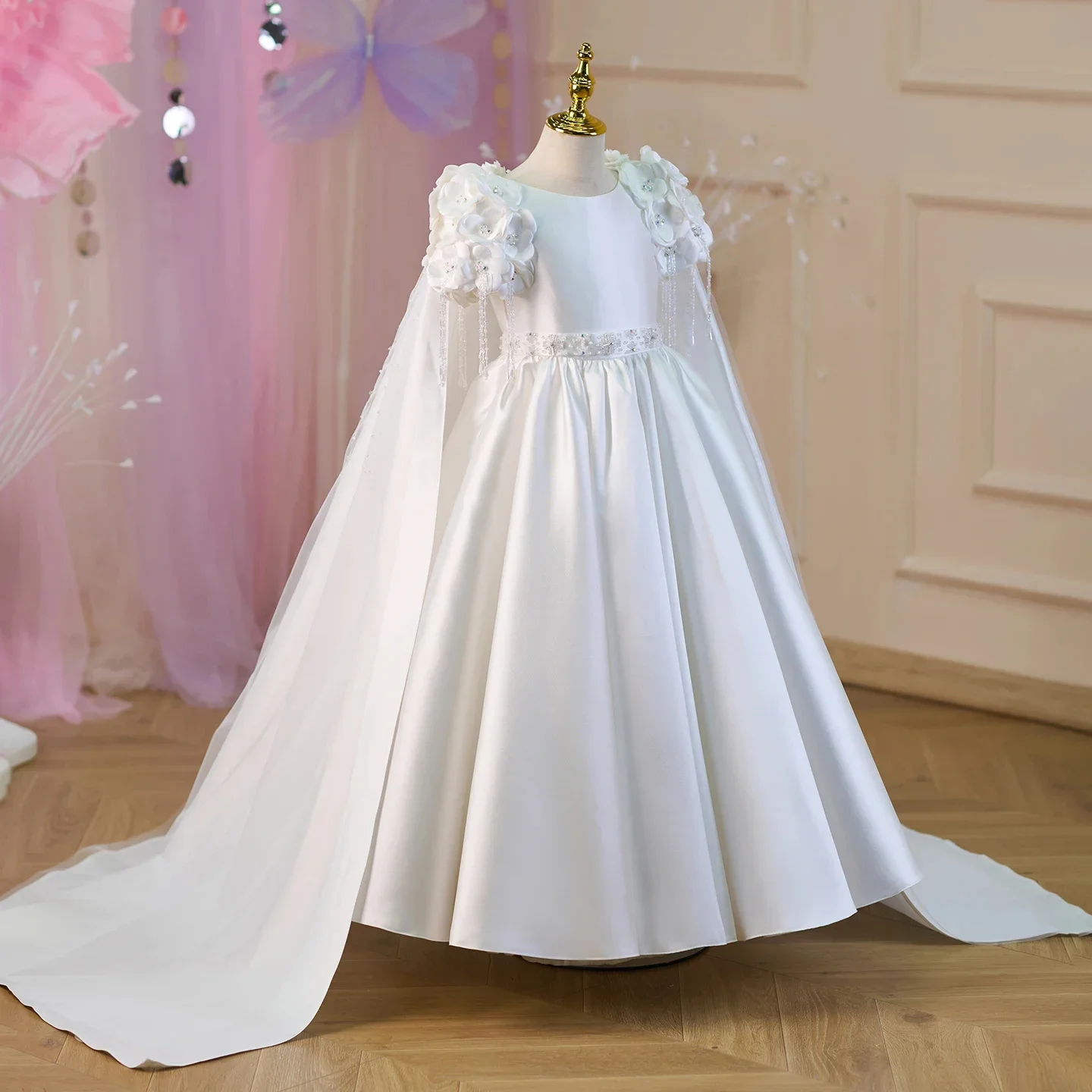فستان فتاة الزهور من الساتان الأبيض لحفلات الزفاف من الساتان المطرز بالزهور الفاخرة الأنيقة للأطفال لحفلات أعياد الميلاد فستان التواصل الأول حسب الطلب
