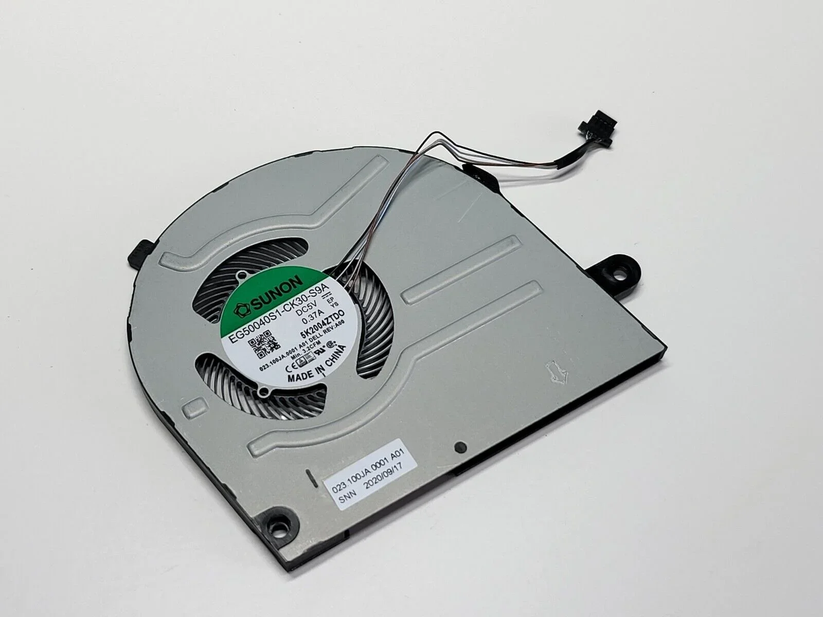 

Оригинальный охлаждающий вентилятор для процессора DELL Inspiron 7400 P123G 0F4R10 F4R10