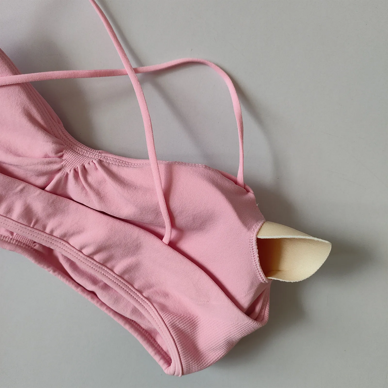 Nahtloser Sling-BH für Damen, dünne Schulterträger, Fitness-Sport-Yoga-Bekleidung mit Brustpolster, Pilates-Unterwäsche, Trainingskleidung – Detail 16