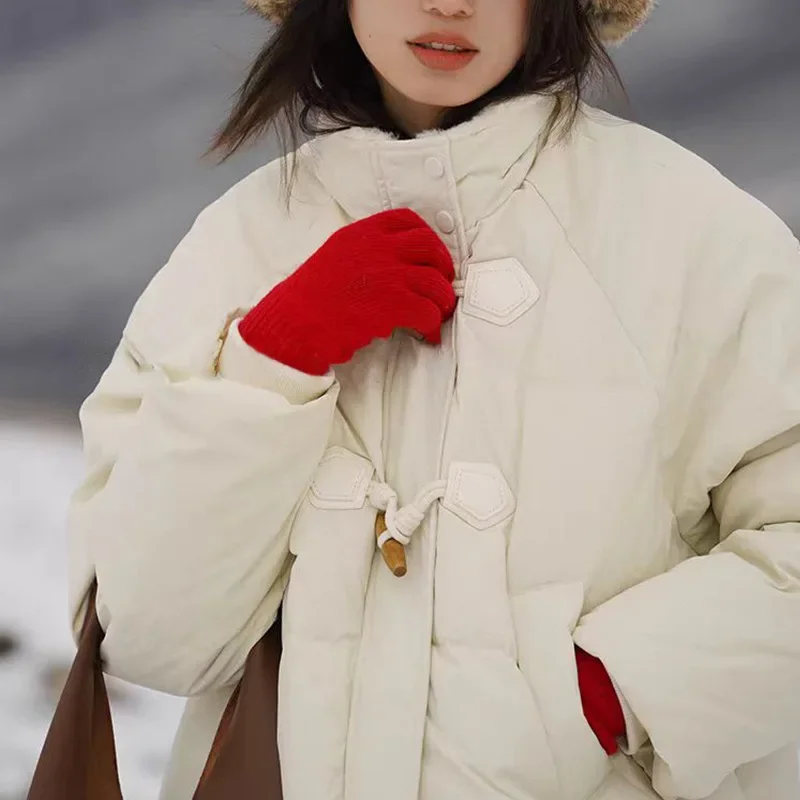Damska kurtka puchowa na zimę 2025 z guzikami z rogu, luźny krój, stójka, zamki błyskawiczne, ocieplana bawełną, z kieszeniami, pogrubiona.