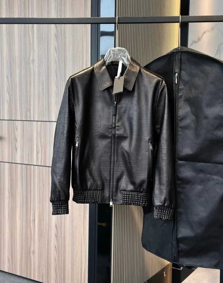 Mens Crocodile Embossed Lambskin Leather Jacket 2026 Winter New Turn Down Collar Zip