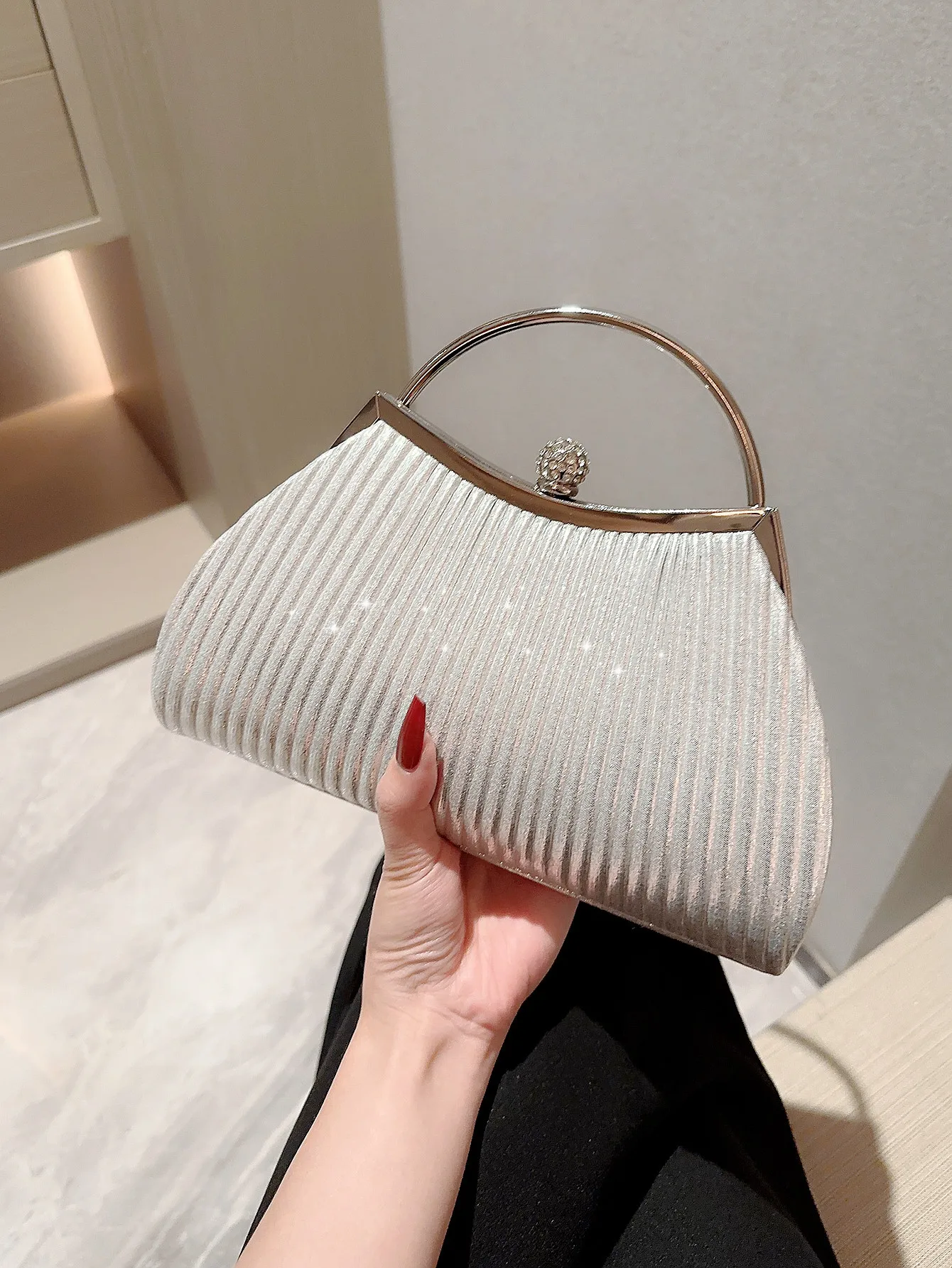 Ladies Evening Bags Elegant Shiny Pleated Ladies Clutch Luxury Party Wedding Shoulder Bag Banquet Handbag with Dresses