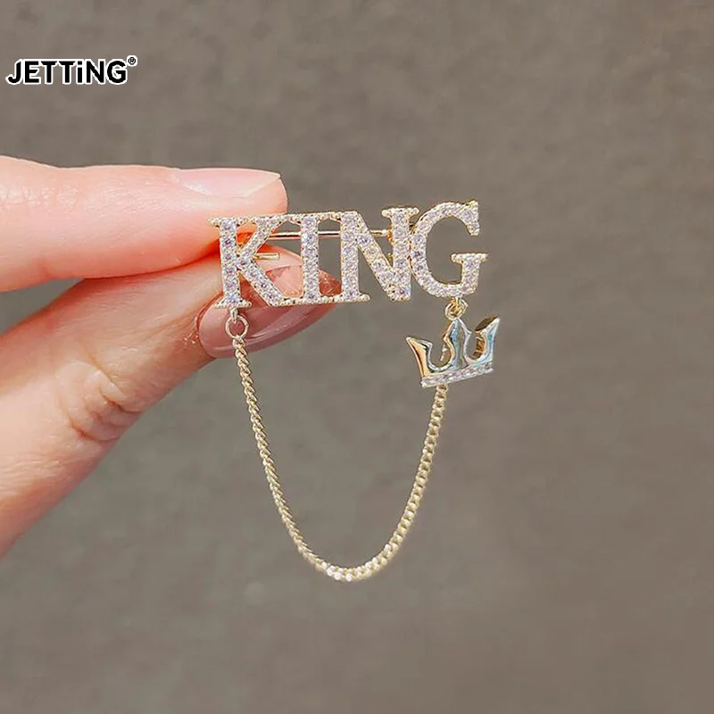Wholesale Fashion Brooch Cute Letter King Sweater Coat Accessories Luxury Brooch Party Wedding Brooches Pin Fringed Pearl Brooc