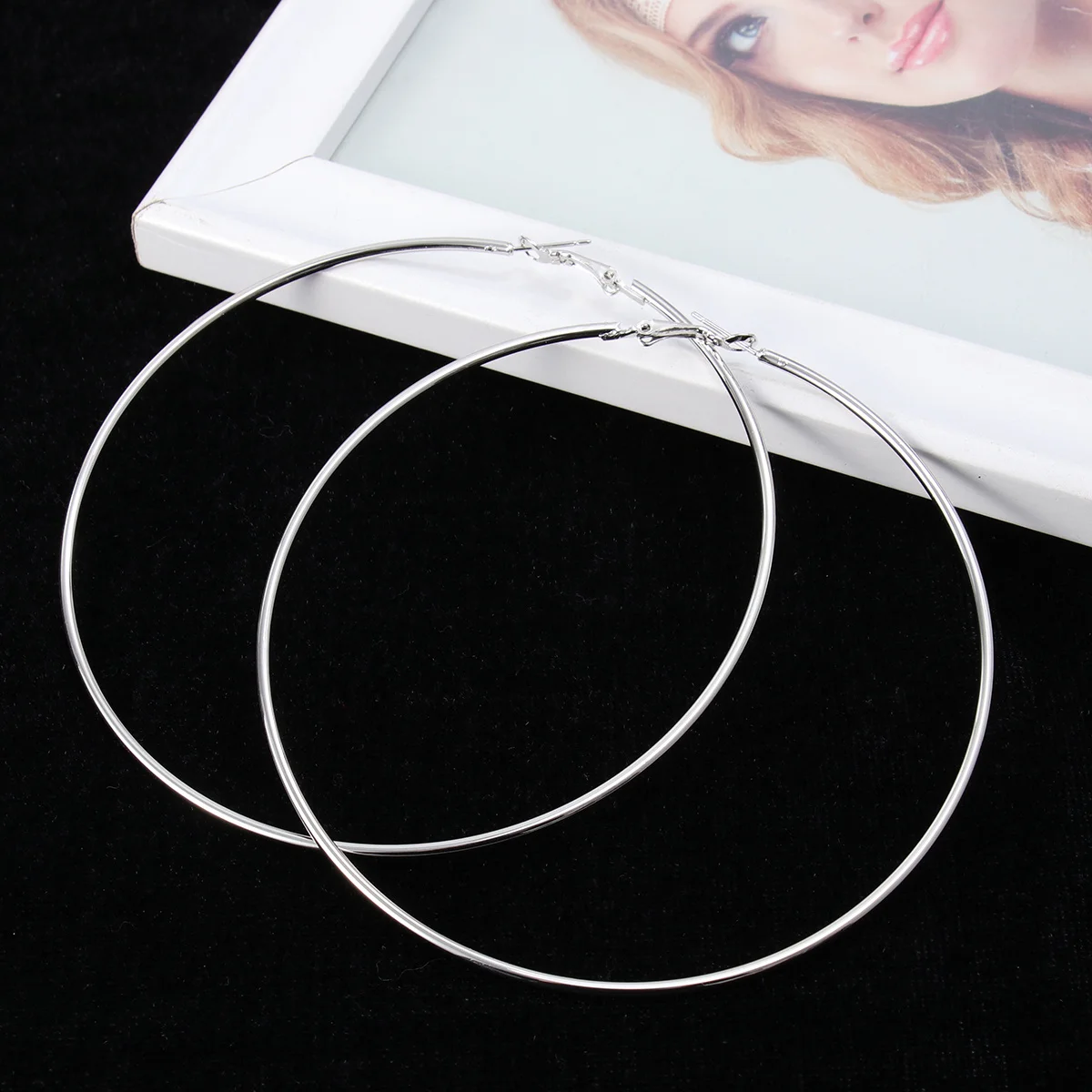 

Unisex Smooth Big Round Metal Earrings 10cm Silver Lightweight Comfortable Jewelry for Women Men Elegant Gift Earrings