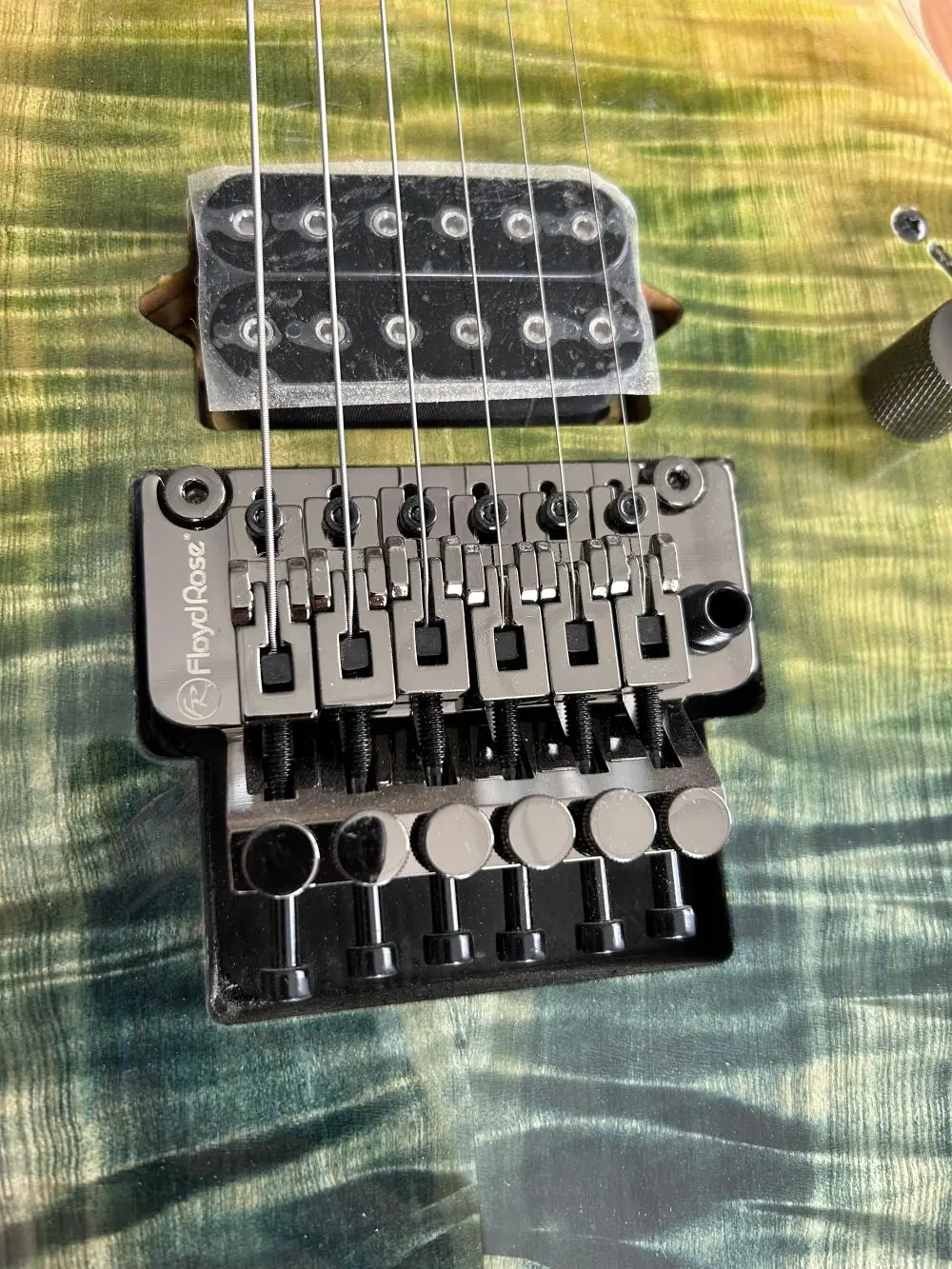 جيتار كهربائي Hooqu Premium مكون من 5 أوتار، نموذج مخصص عالي الأداء مع لمسة نهائية بلون الاندفاع