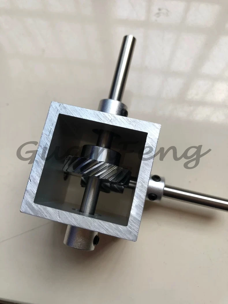 

Micro 1:2 Turbine Worm Gear Transmission Right Angle Reverse Box Gearbox 90-Degree Angle Reducer 6MM Shaft Corner Device
