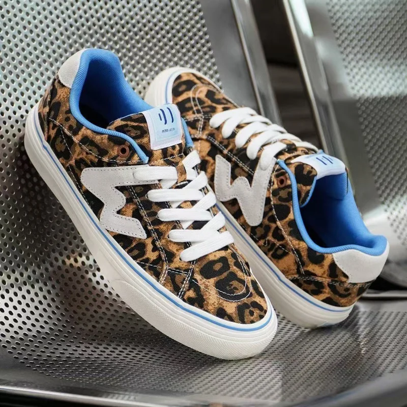 

Китайские шикарные высококачественные парусиновые туфли с леопардовым принтом, низкие туфли унисекс для скейтбординга с эстетикой кампуса, одинаковые кроссовки для пар