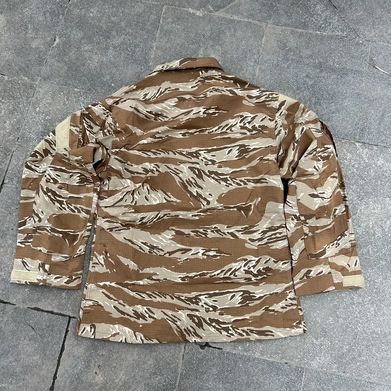 

Outdoor Training And Sports Polyester Cotton Long-Sleeved Shirt