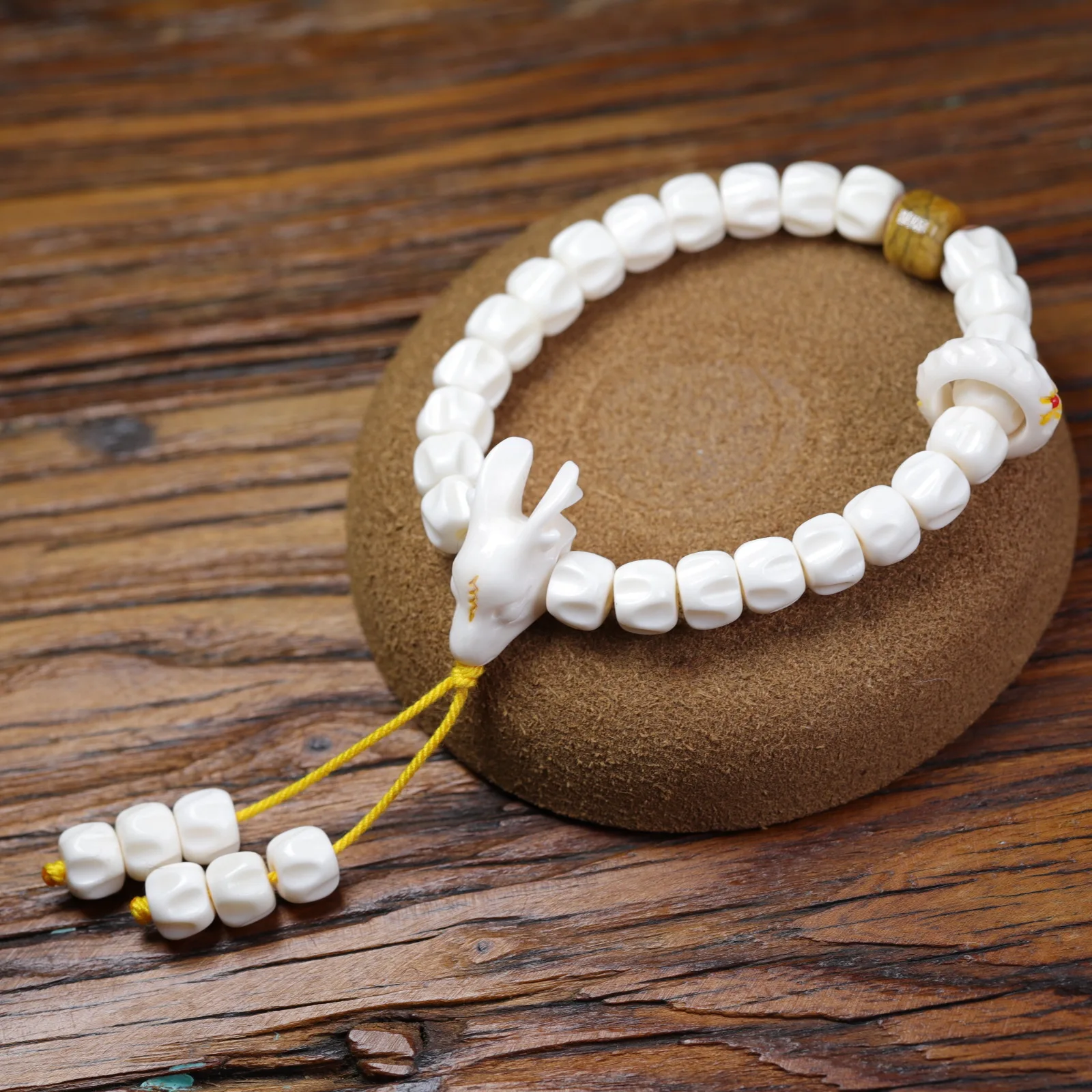 Pure natural antler passion seed strings antler bracelet camel bone accessories deer head teeth bone horns cultural toys