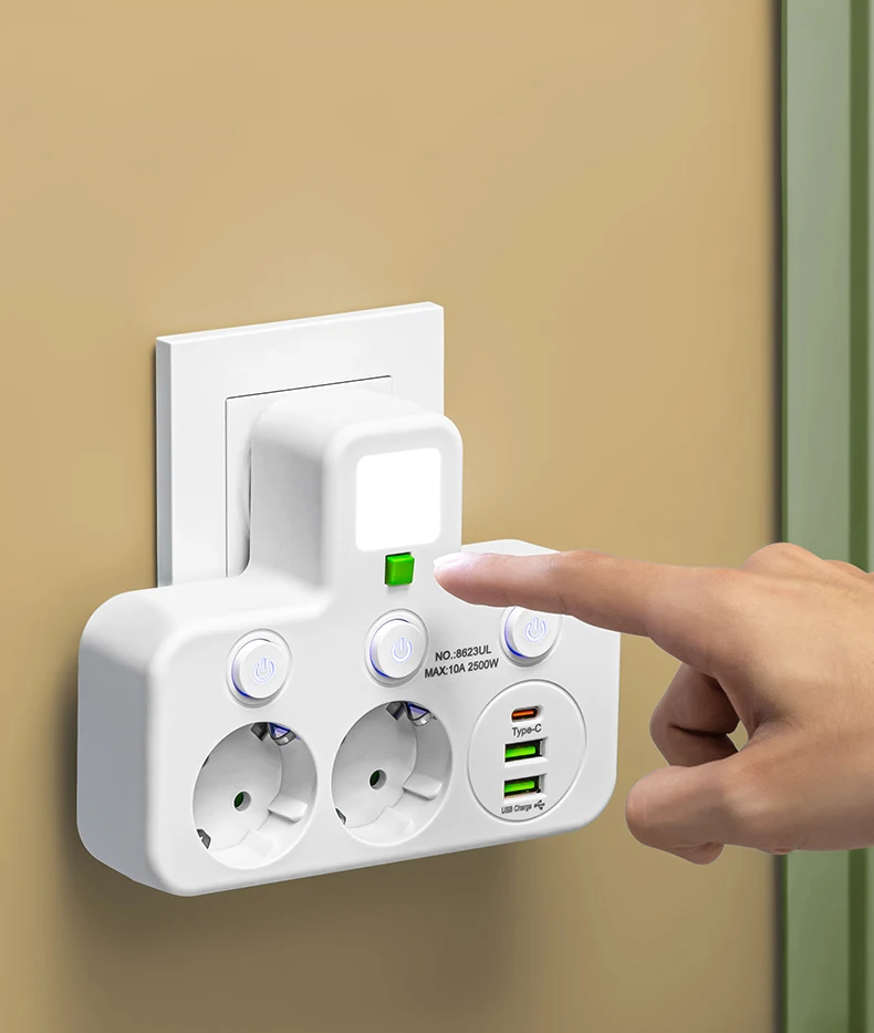 EU-Stecker-Steckdosenleisten. Zwei Spezifikationen mit oder ohne USB-Typ-C-Anschluss. Wandladegerät für das Heimbüro – Detail 8