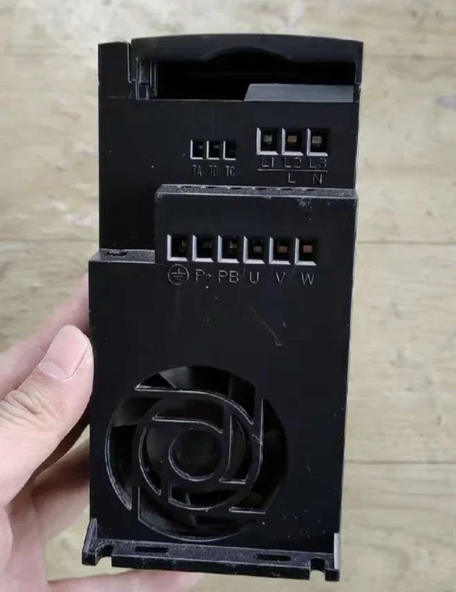 Used frequency converter VB5-41P5G-42P2P 1.5-2.2 KW380V