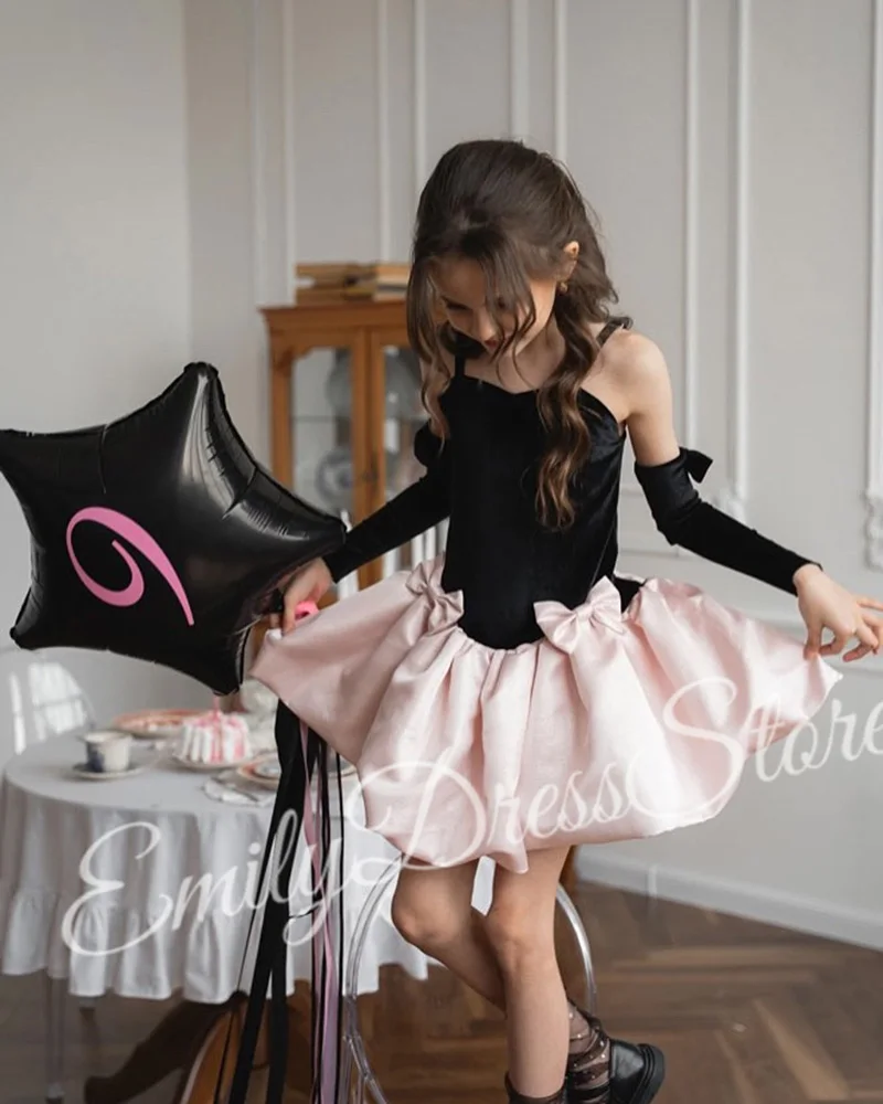 

Customized Velet Flower Girl Dress For Wedding Sleeveless With Bow Puffy Baby Birthday First Communion Party Ball Gowns
