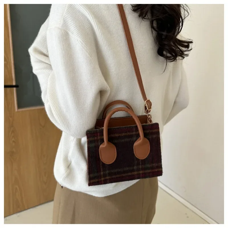 Winter Crossbody Bag for Women High-end Underarm Woolen Plaid Small Square Female Shoulder Bag Fashion Luxury Brand Shoulder Bag