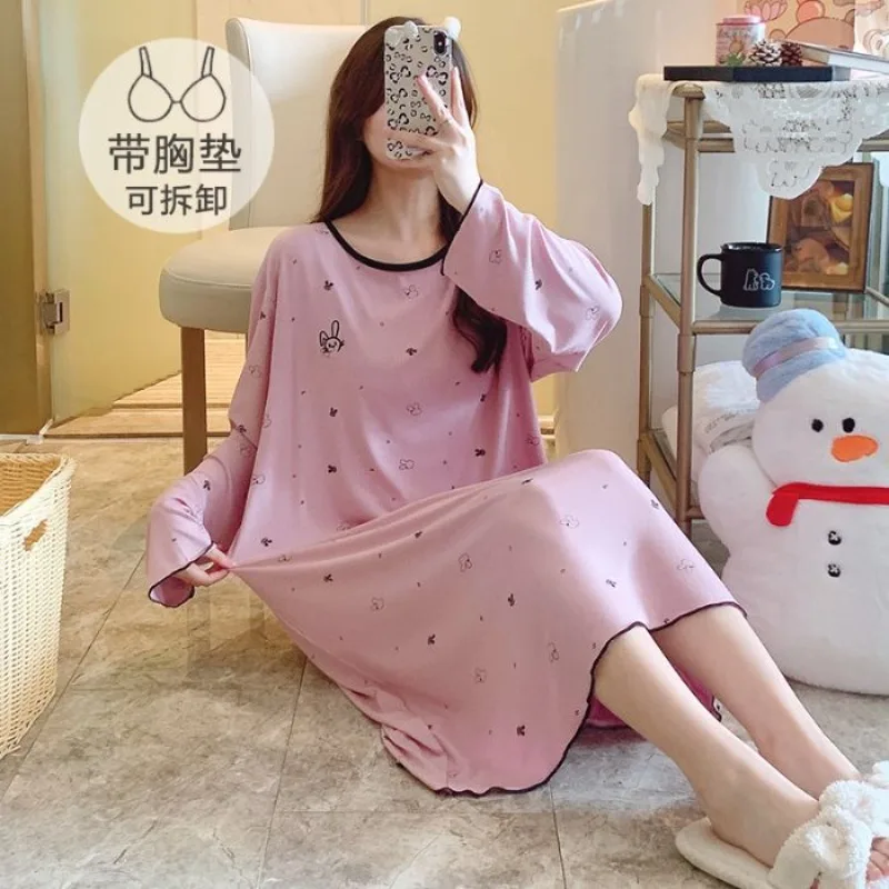 M-5XL فستان نوم نسائي كبير الحجم مع وسادة صدر للخريف مشروط بأكمام طويلة فستان بيجامة ملابس نوم فضفاضة يمكن ارتداؤها في الخارج