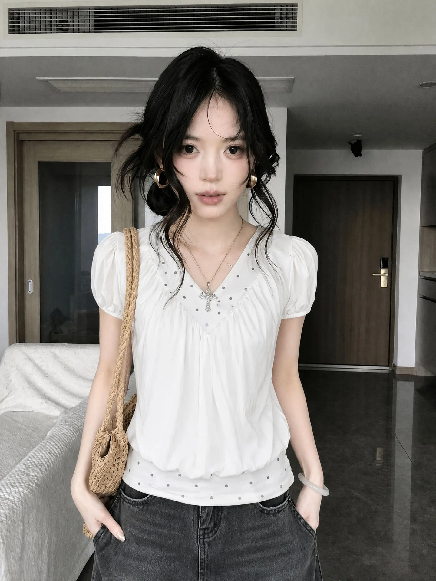 Korean Style V-Neck Pleated Polka Dot Splice Bubble Sleeve T-Shirt Women Summer Design Sensation Millennial Short Sleeve Top