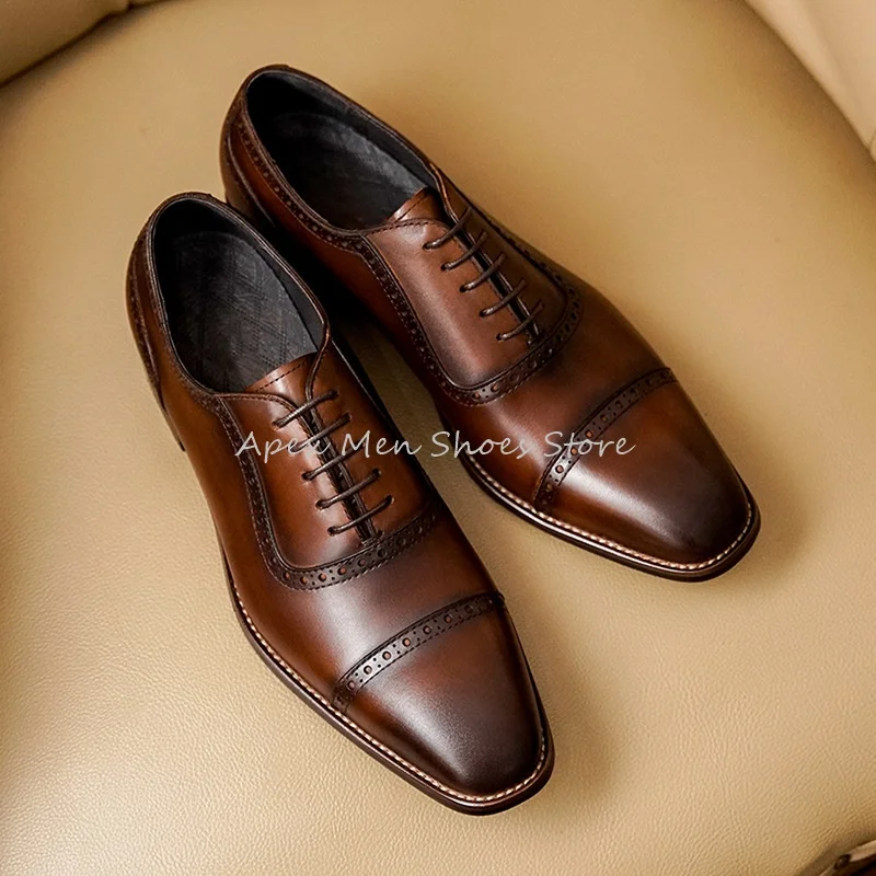 Zapatos formales de estilo británico tallados para hombre, zapatos Oxford de suela blanda de cuero genuino informales de negocios hechos a mano, zapatos de boda