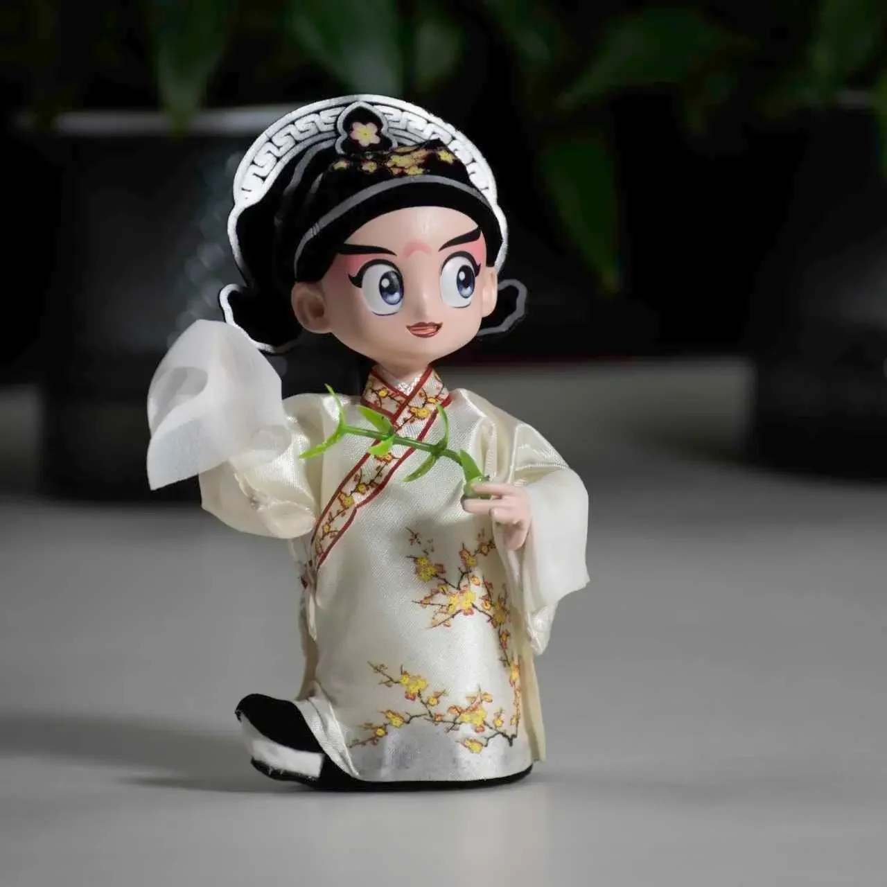 Opera handmade silk figure ornament classical Chinese style art decoration