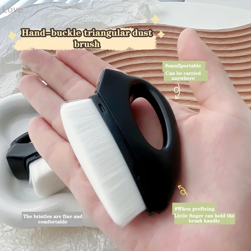 

Профессиональная кисть для пыли для дизайна ногтей треугольной формы с крышкой и пряжкой для пальцев для очистки пыли, маникюрный инструмент, кисть для макияжа